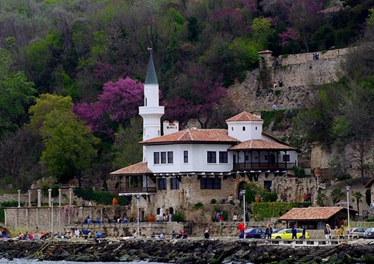 “Двореца” в Балчик посреща първите румънски туристи, очаква по-успешен сезон