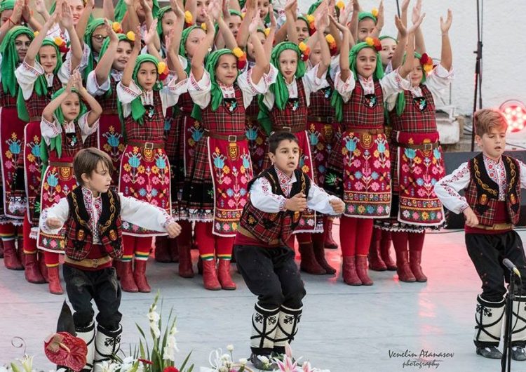 ПФТС “Добруджа” с поздравителен концерт за Гергьовден в центъра на Добрич