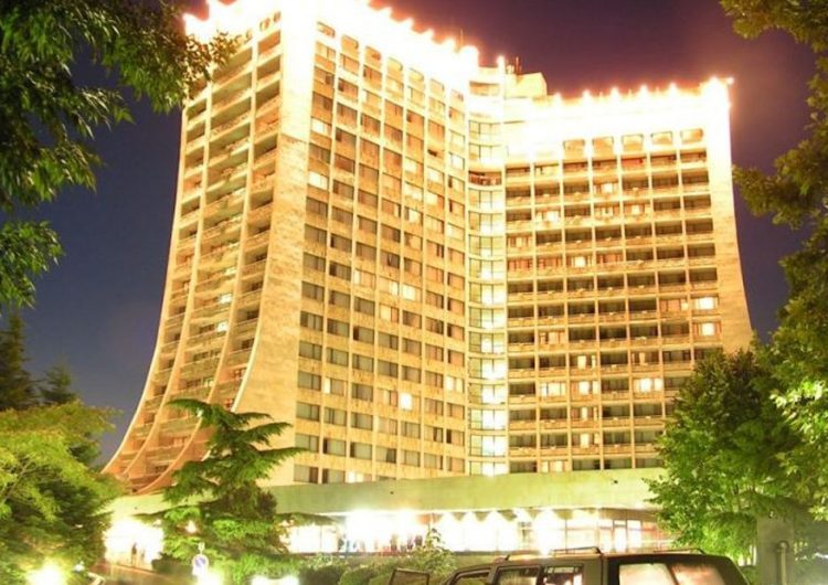 Подготвят пълна реконструкция на хотел „Добруджа“ в Албена, влагат 50 млн. лв.