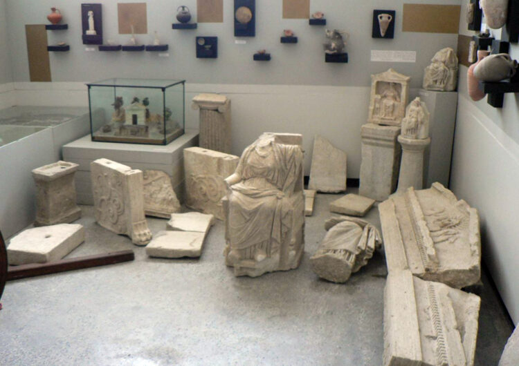 Изложба с ценни реликви от храма на Кибела в Балчик гостува в Парламента