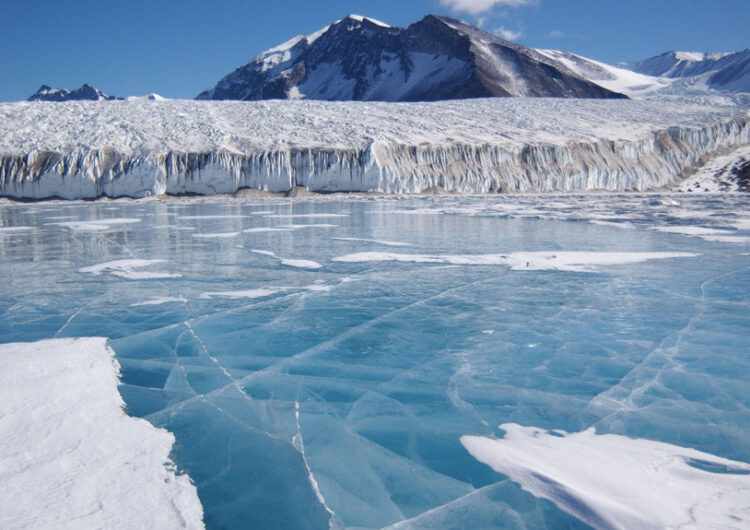 Ледникът Добруджа, полуостровът Албена, заливът Каварна, върховете Тервел и Шабла са …в Антарктика
