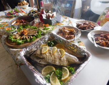 Кулинарен празник с рибни и мидени ястия, фолклорни танци и музика се проведе в с. Езерец