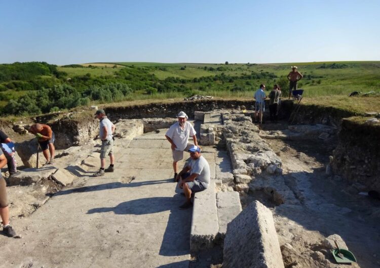 Археолози от България, Канада и Франция отново проучват крепостта Залдапа край Крушари