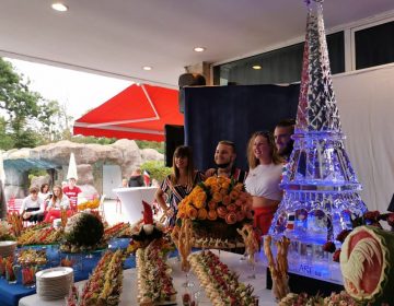С уникална Айфелова кула от лед хотел в Албена отбеляза празника на Франция