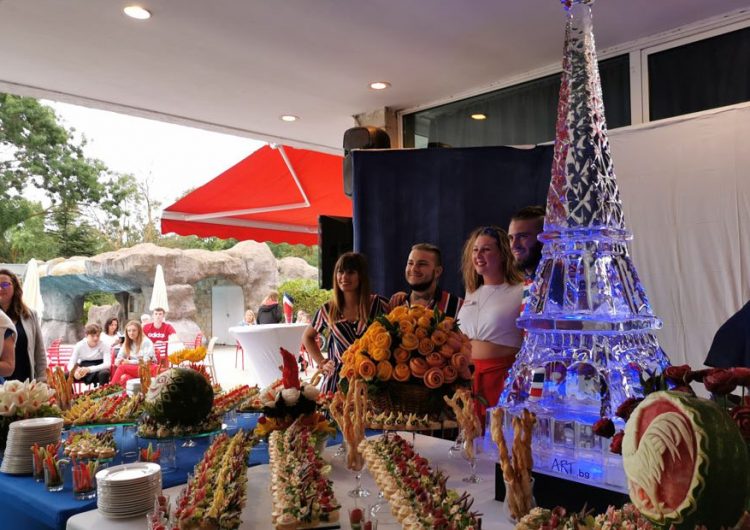 С уникална Айфелова кула от лед хотел в Албена отбеляза празника на Франция