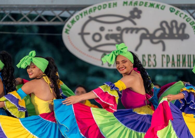 С колумбийски и български ритми приключи фестивалът „Фолклор без граници“ в Добрич