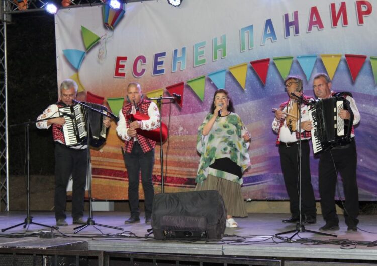 Тервел посрещна фолклорни изпълнители от всички възрасти в конкурса „С песните на Калинка Вълчева“