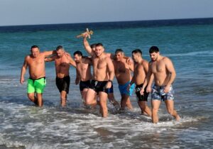 Десетки смелчаци се включиха в ритуала по спасяване на Богоявленския кръст в община Шабла